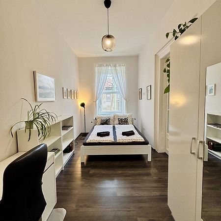 Art Apartment Сегед Экстерьер фото