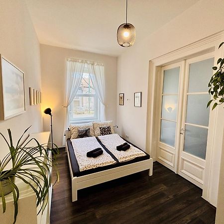 Art Apartment Сегед Экстерьер фото
