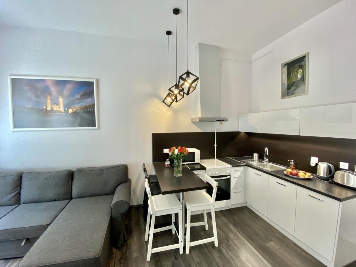 Art Apartment Сегед Экстерьер фото