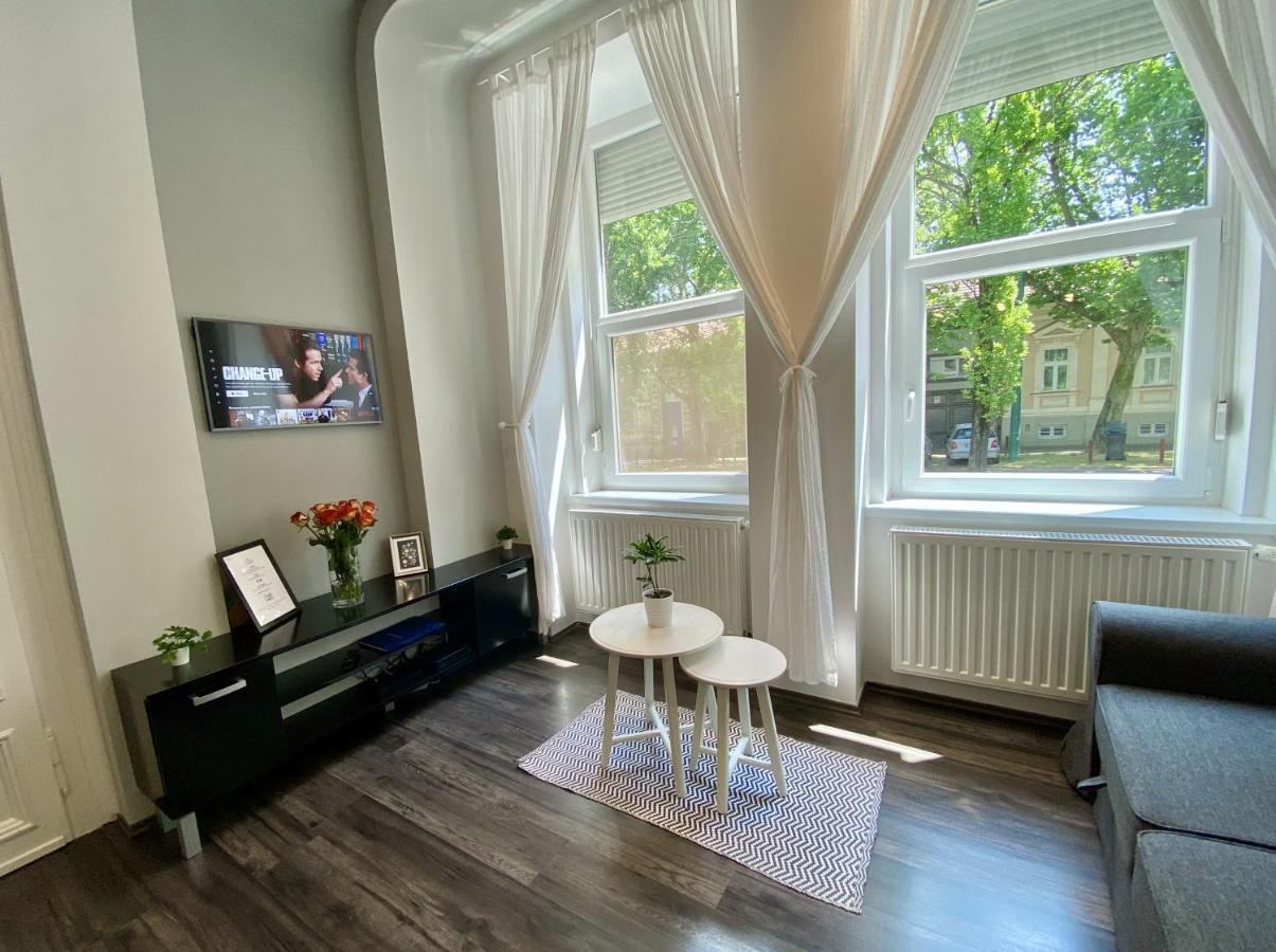 Art Apartment Сегед Экстерьер фото
