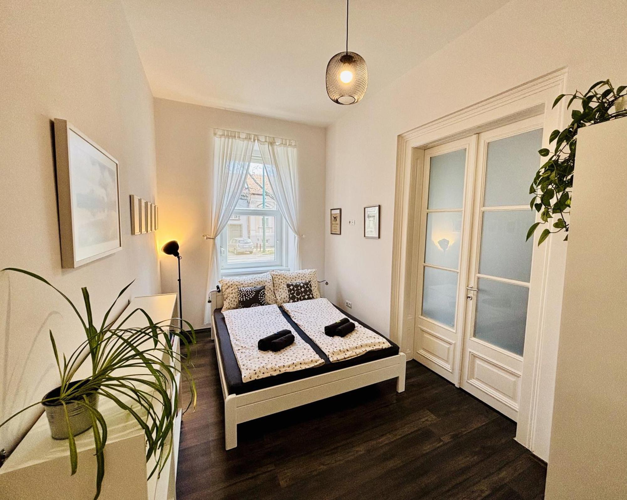 Art Apartment Сегед Экстерьер фото
