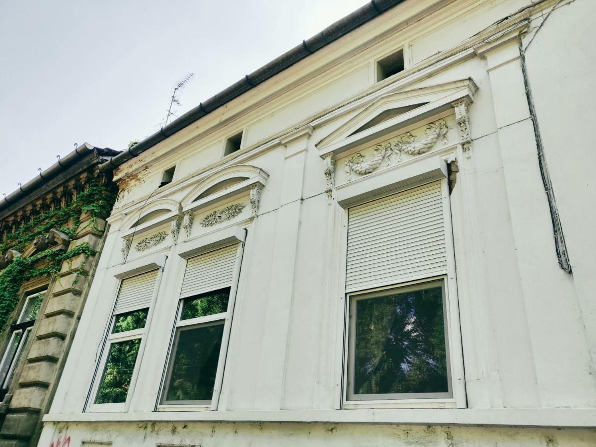 Art Apartment Сегед Экстерьер фото